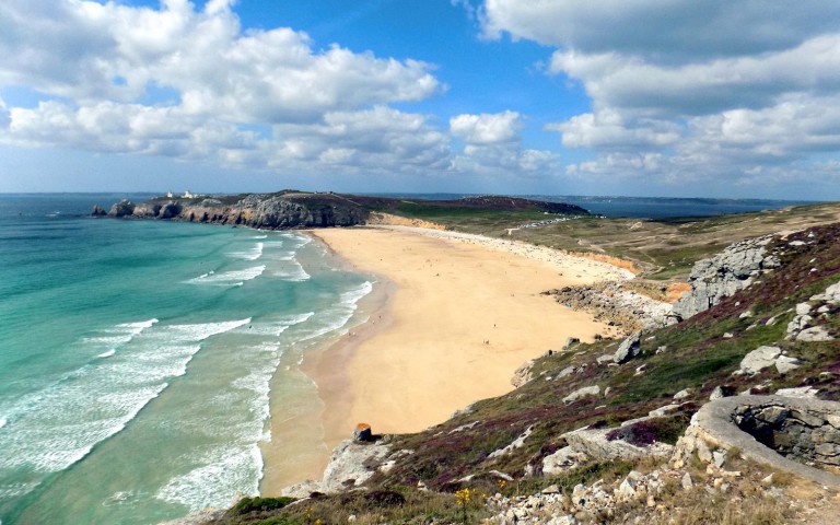 Histoire érotique d'une aventure libertine sur une plage naturiste de Bretagne